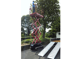 高所作業車 レンタル