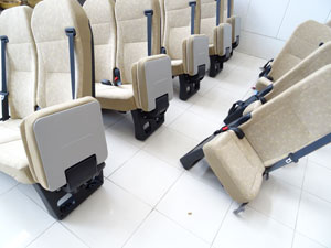 マイクロバス シート 架装 