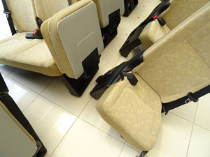 マイクロバス シート 架装 